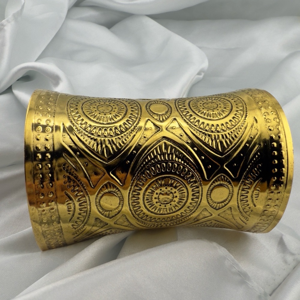 Vintage classic Cleopatra Style Cuff Gold Textured Vase - Picture 8 of 9